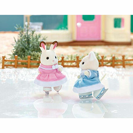 Calico Critters Girls Ice Skating Friends Playset, Multicolor